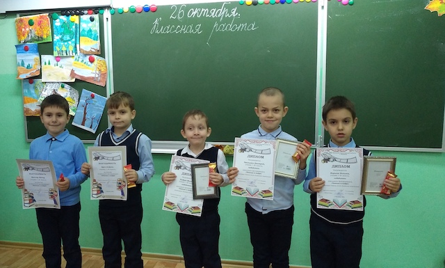 Итоги школьного фотоконкурса "Чтение в кадре".